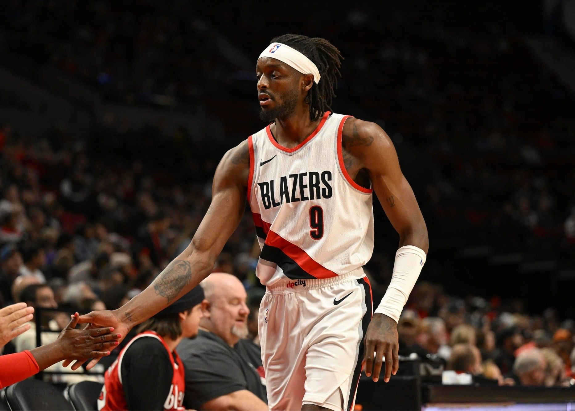 นักข่าวของทีม: ทีมเทรลเบลเซอร์จัดการสนทนาแบบปิดหลังพ่ายแพ้ต่อร็อคเก็ตส์โดยหวังว่าจะรักษาความสามัคคีผ่านการสนทนา