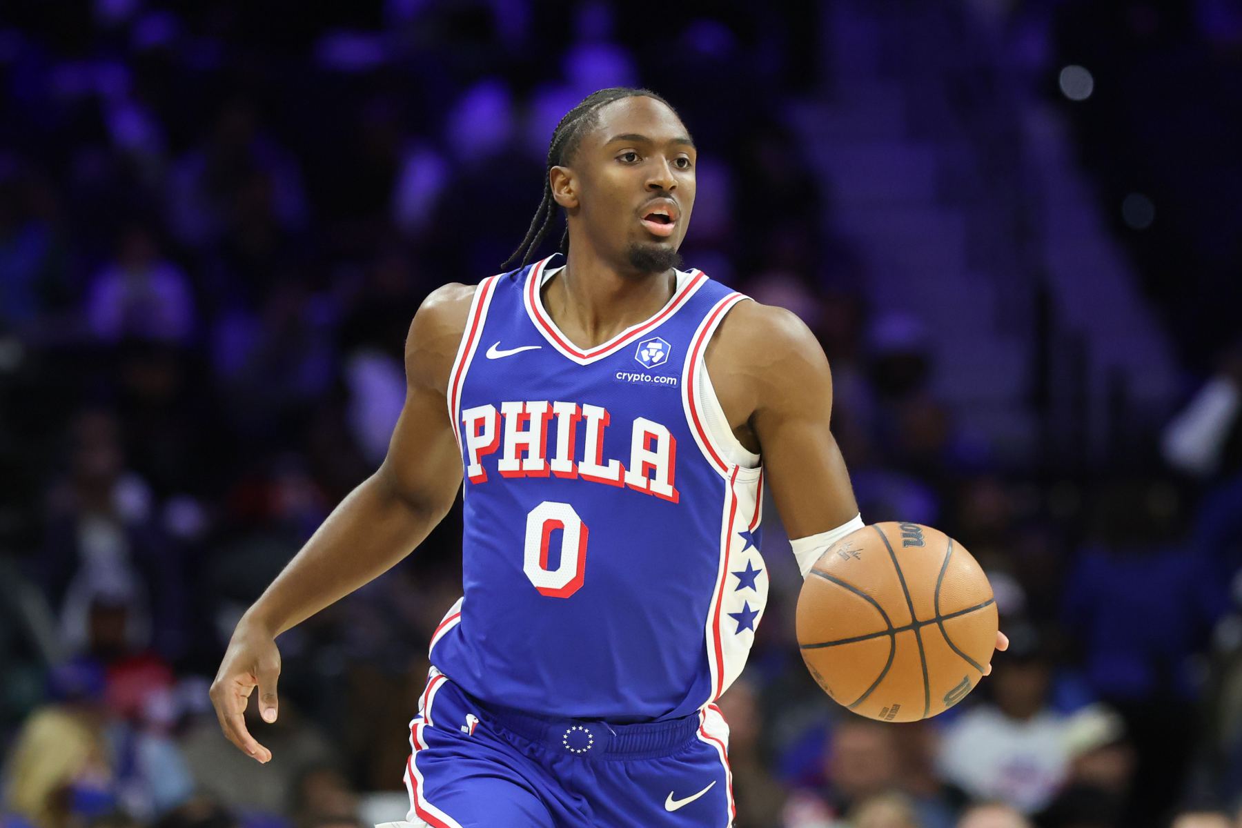 ลูกสามแต้มพลาดแล้ว! แม็กซี่ทำสามพอยน์เตอร์ได้ 2 จาก 11 ลูกและทำคะแนนได้ 31 แต้ม 7 รีบาวด์ และสกัดกั้น 4 ครั้ง