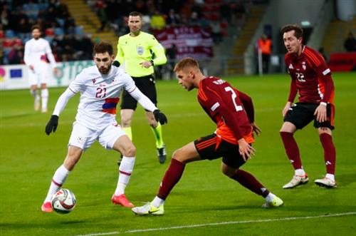 ลัตเวีย vs อัลเมนู