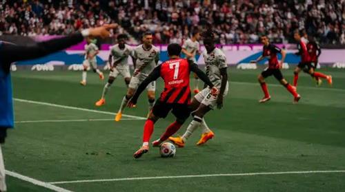 ไอน์ทรัค แฟร้งค์เฟิร์ต พบ ไบเออร์ เลเวอร์คูเซ่น