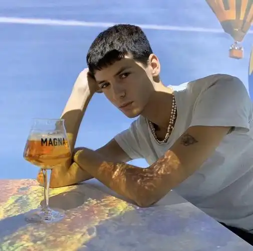 6686体育海外作者Benedict