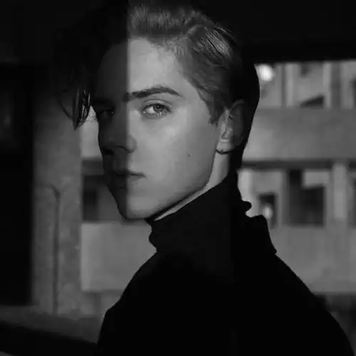 6686体育金牌作者Niamh