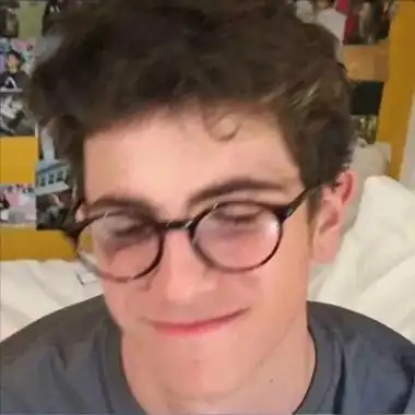 6686体育铜牌作者Xenia