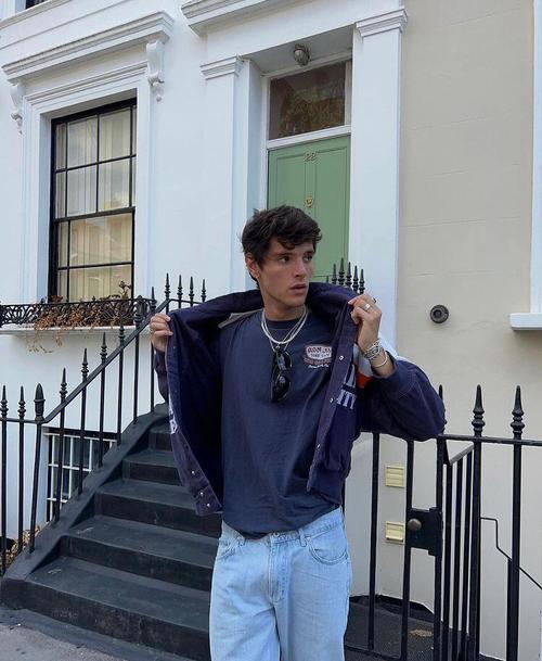 6686体育海外作者Hunter