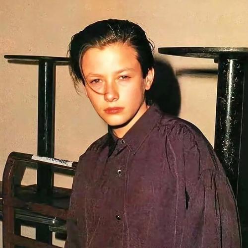 6686体育海外作者Hazel