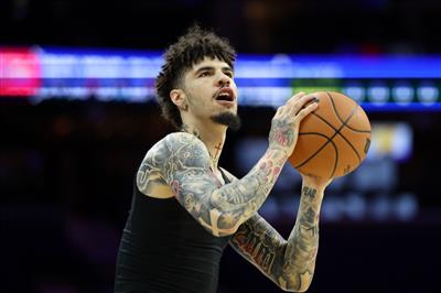 ขออภัยที่ต้องตัดทิ้ง! 8 จาก 18 จาก 3 ประตู 27 แต้ม 9 รีบาวด์ 8 แอสซิสต์ 3 สกัดกั้น