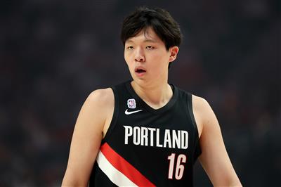 Yang Hansen: Trail Blazers ฉลองชัยชนะครั้งแรกด้วยการสาดน้ำ และจะไม่เปลี่ยนแปลงมากนักเพราะเปลี่ยนโค้ช