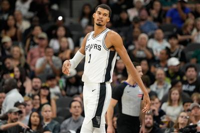 บุนยามะมี 29 แต้ม 11 รีบาวด์ 9 บล็อก แต่มีบวกลบ -12 และออกจากเกมด้วยการฟาวล์ 6 ครั้ง